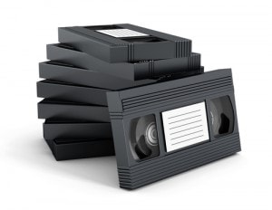 Gestapelde VHS-banden om te digitaliseren