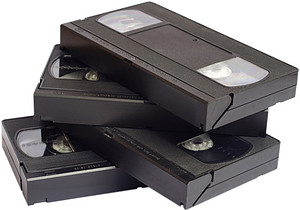 Gestapelde VHS-banden om te digitaliseren